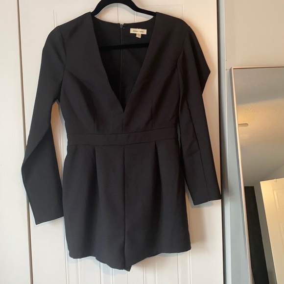 ✨ Silence + Noise Deep-V Long-sleeve Romper | Small - Picture 3 of 10